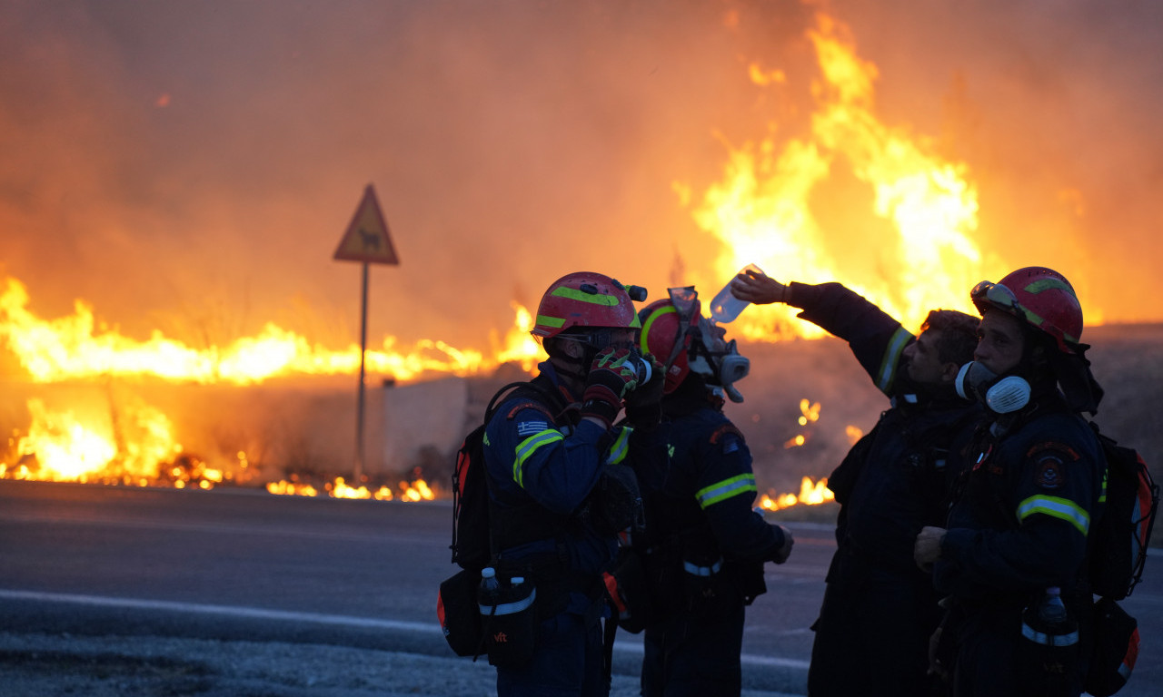 VATRENA STIHIJA GUTA OSTRVO U GRČKOJ! Vatrogasci se bore već 48 sati, prizori su stravični (FOTO)