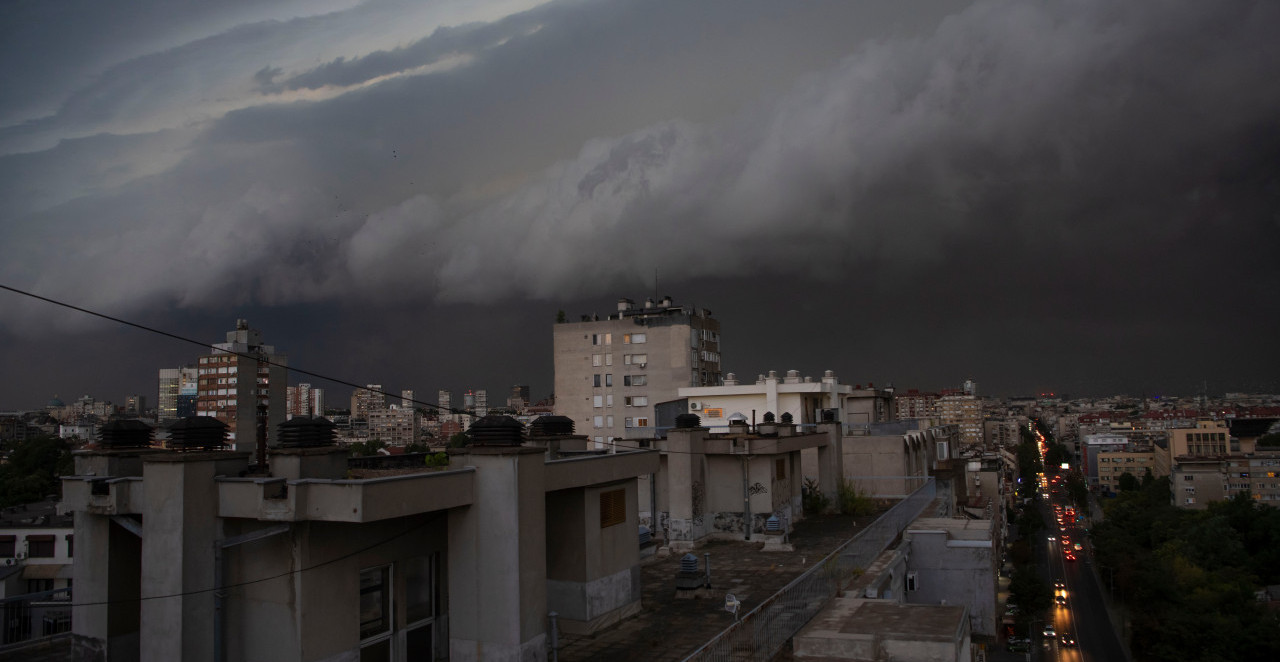 STIŽU OBILNE PADAVINE U prestonici pljusak, a ovaj deo Srbije će se i zabeleti