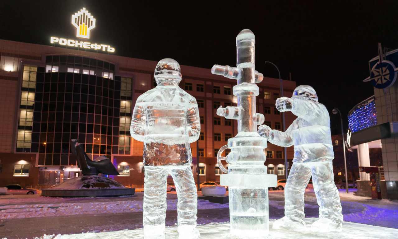 RUSIJA POČELA DA PROIZVODI GORIVO BUDUĆNOSTI Sintetička nafta najvišeg kvaliteta menja benzin i dizel u svim vozilima!