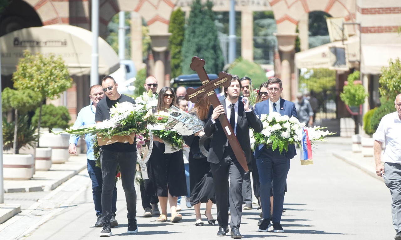 POSLEDNI POZDRAV VELIKANU Sahranjen Dimitrije Bjelica - ispraćen uz suze unuka Lava i Vile Pajkić (FOTO)