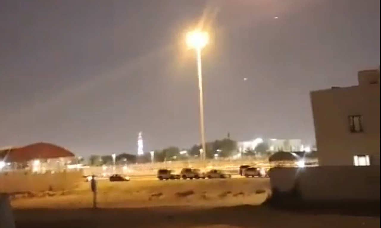 GORI BLISKI ISTOK - KATAR  I BAHREIN NA UDARU: Odjekuju sirene za vazdušni napad, narod beži u panici (VIDEO)