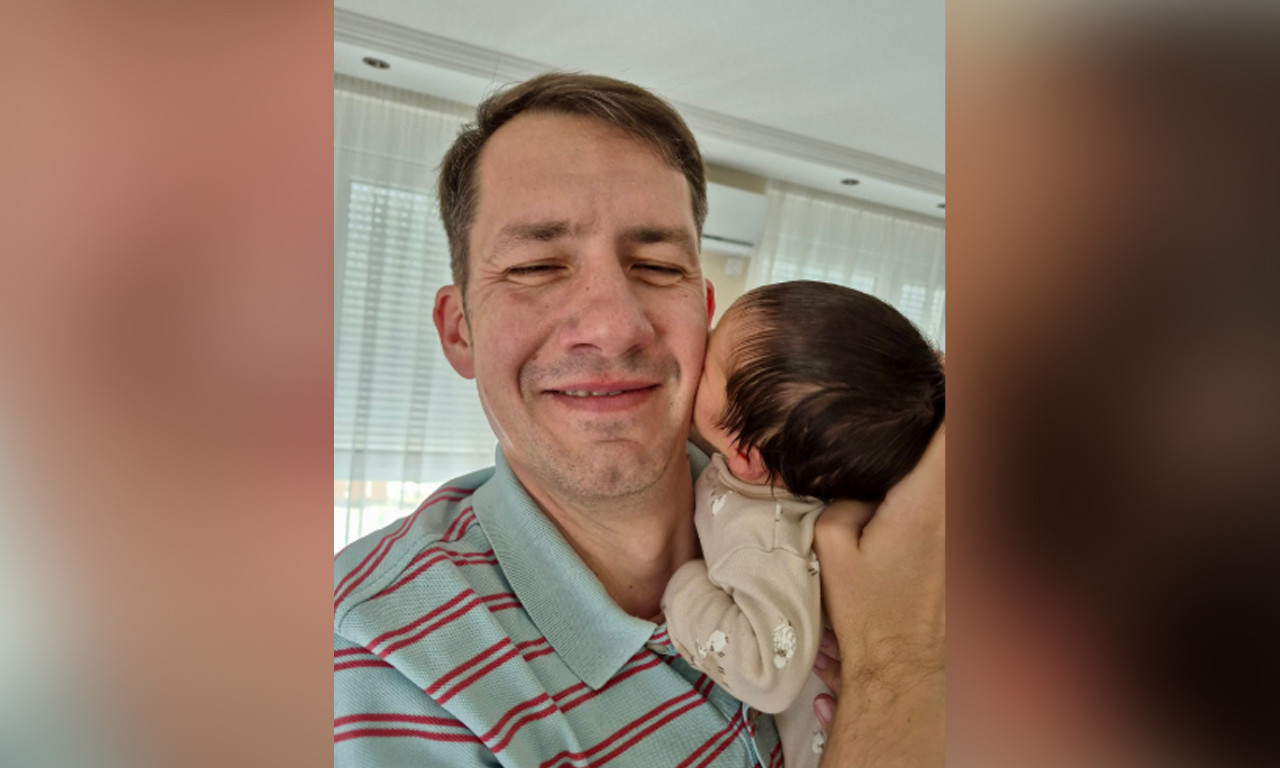 ON JE DANAS NAJSREĆNIJI POLITIČAR U SRBIJI Pogledajte fotografiju narodnog poslanika koja će vas raznežiti (FOTO)