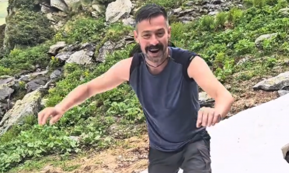 MILAN VASIĆ SE SANKAO U MAJICI USRED JUNA! Glumac snimio urnebesan video na snegu Šar planine