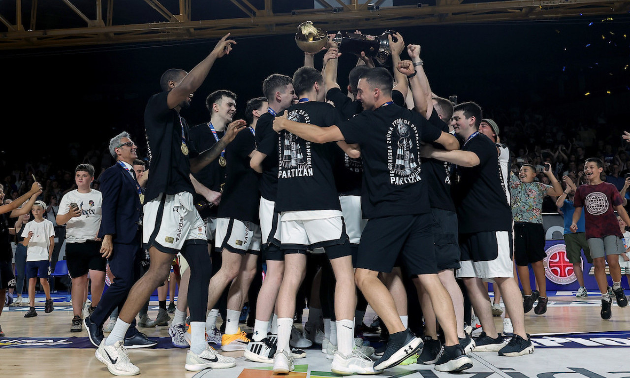 KK PARTIZAN PREDSTAVIO NOVE DRESOVE! Pogledajte kako će crno-beli izgledati u novoj sezoni (FOTO)