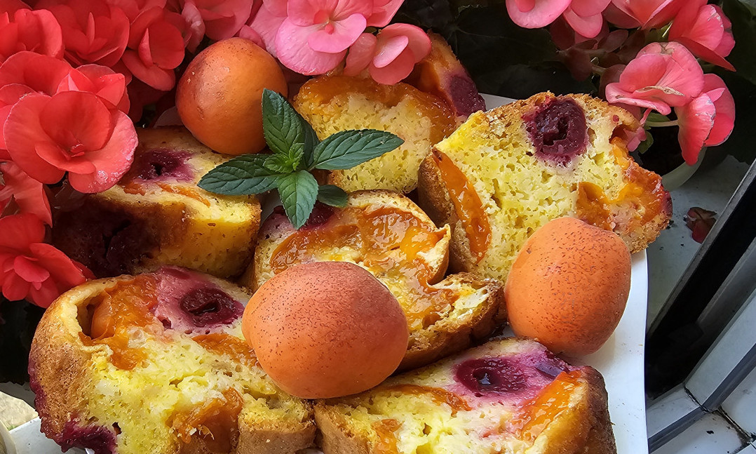 PREDIVAN KUGLOF SA VIŠNJAMA I KAJSIJAMA Postaće omiljen u vašem domu, a gosti će tražiti parče više (FOTO/VIDEO)