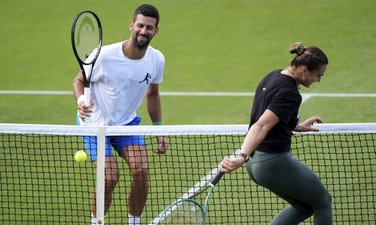 DA LI VEĆ IMAMO NAJSKUPLJU SLIKU SA VIMBLDONA? Đoković i Sabalenka u kadru koji je sve rekao! (VIDEO+FOTO)