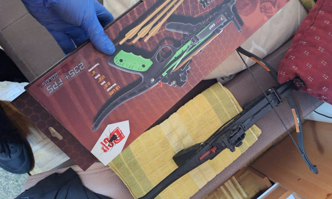 NOVI DETALJI HAPŠENJA ZBOG POKUŠAJA NASILNE PROMENE VLASTI Samostrel kao deo arsenala (FOTO)