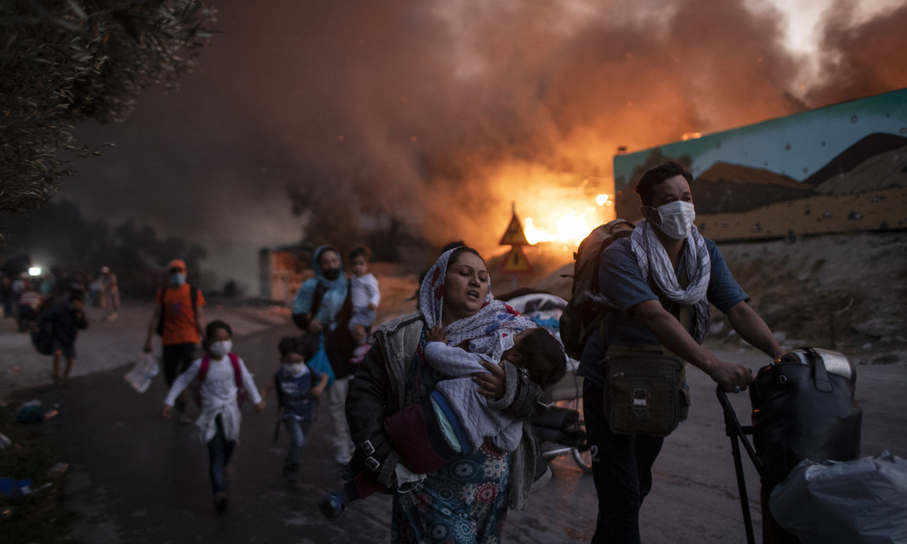 NALOŽENA HITNA EVAKUACIJA, VANREDNO STANJE U TOKU! Požar u Grčkoj nastavlja da divlja - pojavilo se i novo žarište