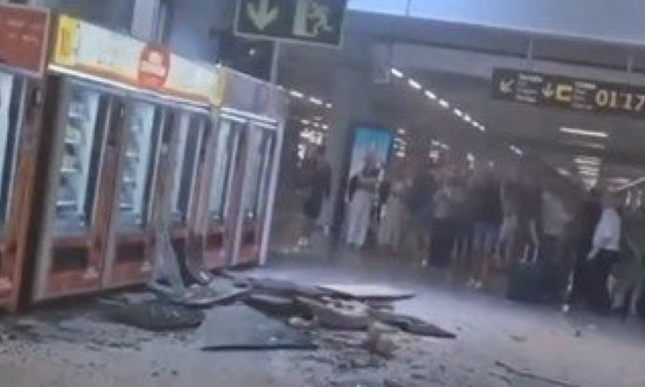 SRUŠIO SE DEO KROVA NA AERODROMU NA MAJORCI, A SADA SE POJAVIO SNIMAK HAOSA Dalovi stakla rasuti na sve strane (VIDEO)