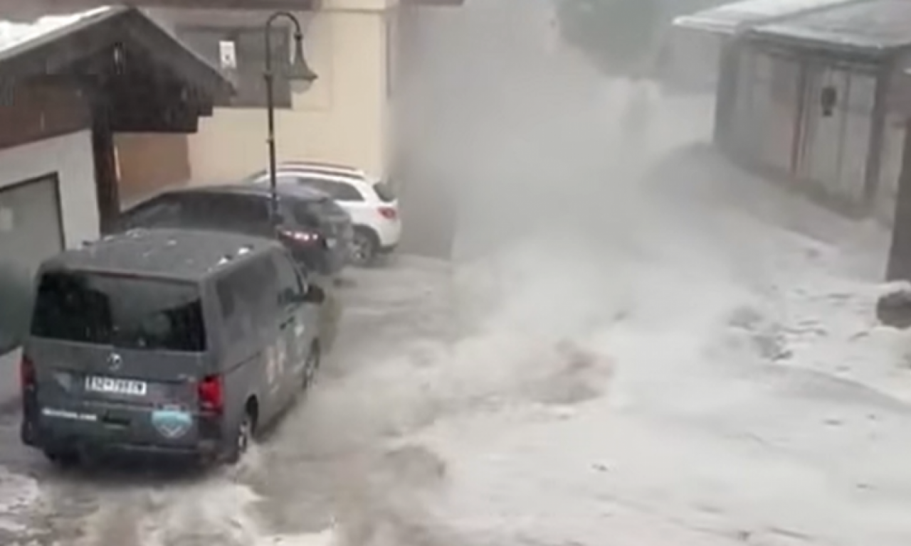 JAKO NEVREME PROTUTNJALO AUSTRIJOM: Bujice na ulicama, bageri uklanjali grad! (VIDEO)