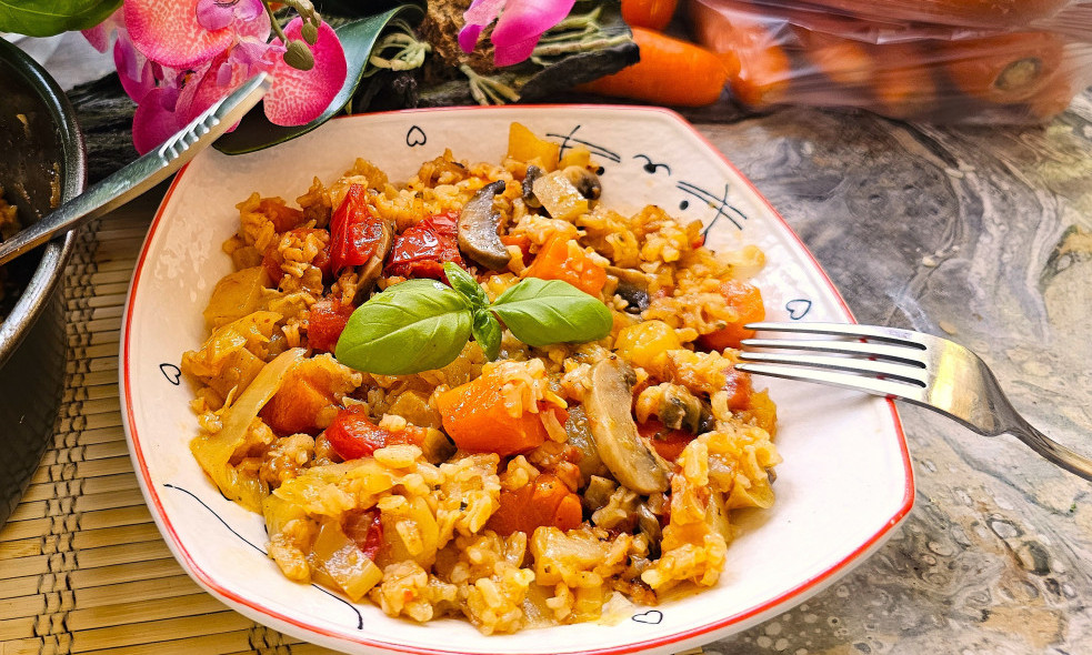 POSNI ĐUVEČ SA ŠAMPINJONIMA Uživajte u zalogaju koji dokazuje da jelo bez mesa može da bude vrhunsko (FOTO/VIDEO)