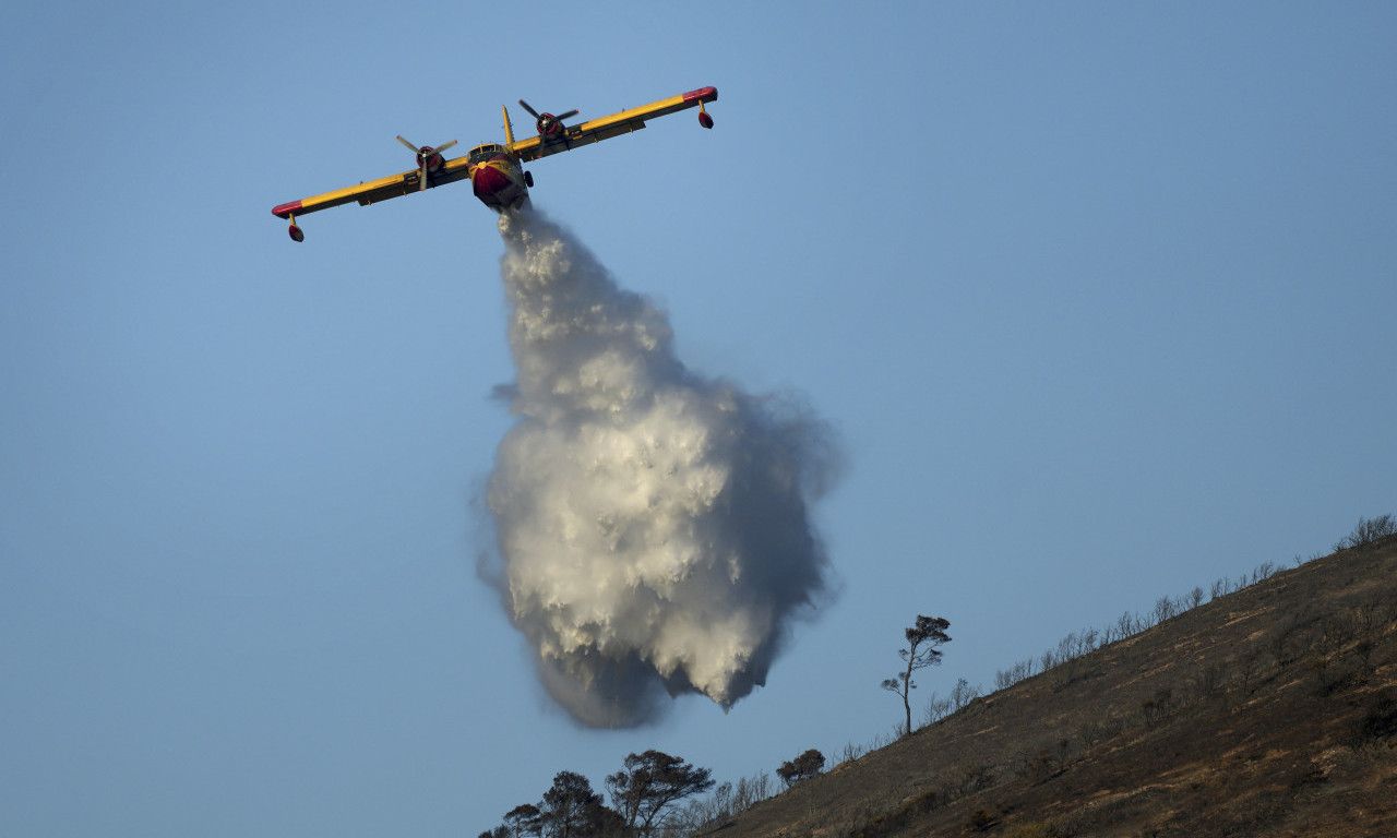 POŽAR BESNI NA HALKIDIKIJU Vatra guta područje kod popularnog letovališta, turistima stiglo upozorenje (FOTO)