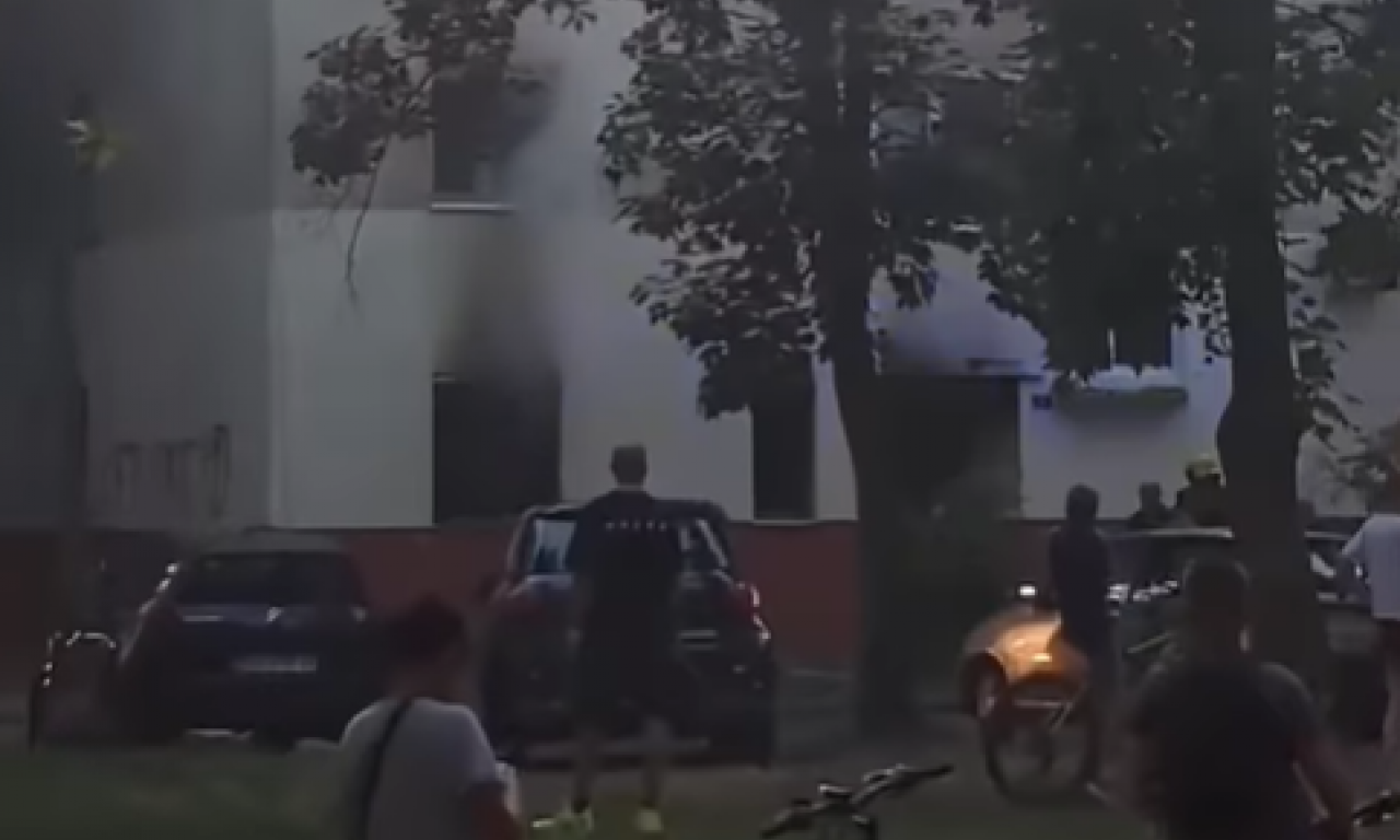 IZGOREO STAN U ZGRADI U NOVOM SADU: Evakuisano više osoba, među njima i dete! (FOTO/VIDEO)