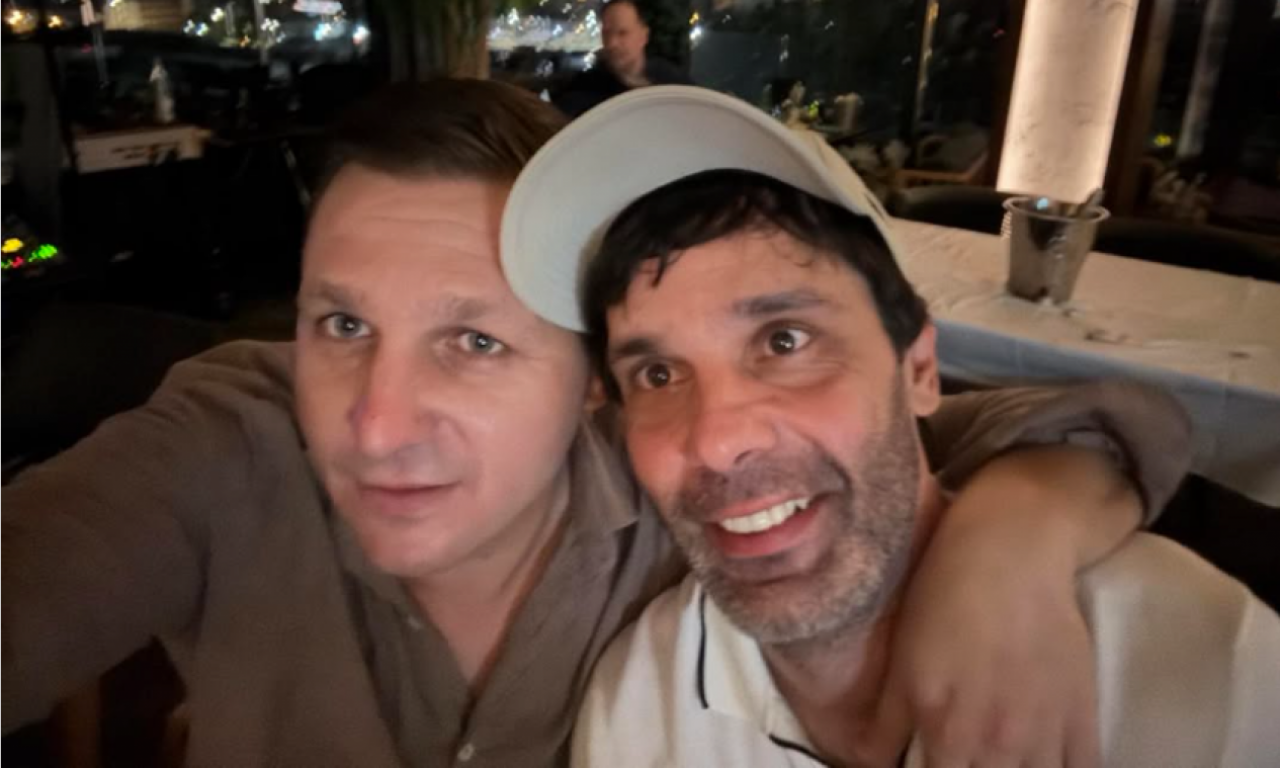 TEOVA OPROŠTAJNA ŽURKA TRAJALA DO JUTRA: Ovaj pevač je nastupio, a evo kako je sve izgledalo (FOTO)