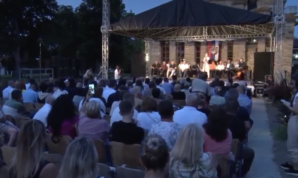 NOĆAS ZASIJAO MANASTIR GRAČANICA Pogledajte kako je izgledalo pesničko bdenje pred Vidovdan (VIDEO)