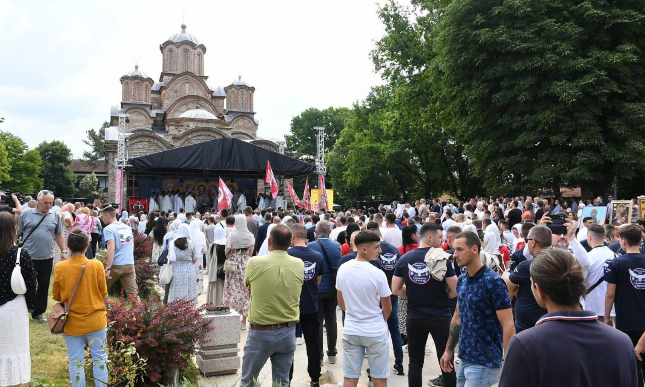 SRPSKE SVETINJE KRCATE NARODOM NA VIDOVDAN Veliki broj vernika na liturgijama širom zemlje - prizor je predivan (FOTO)