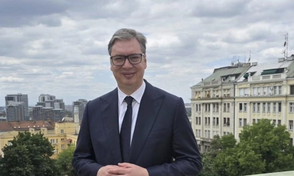 VUČIĆ NA PRAZNIK POSLAO SNAŽNU PORUKU S TERASE PREDSEDNIŠTVA Evo na šta je ponosan (FOTO)
