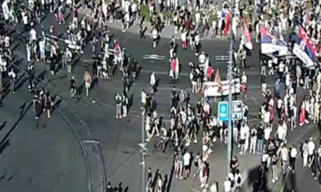 POČEO PROTEST STUDENATA U BLOKADI: Sa više lokacija krenuli ka Slaviji!