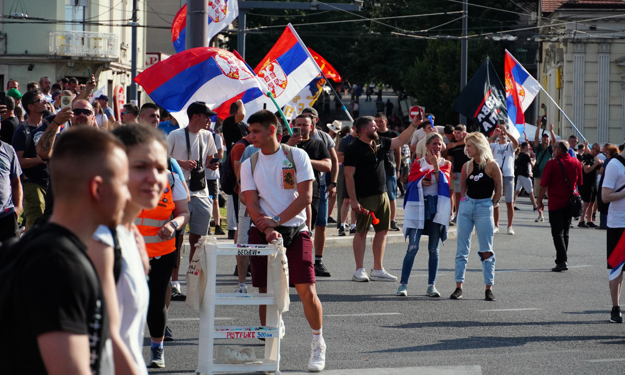 ŠTA JE VEČERAS BLOKIRANO U BEOGRADU Ovde nema prolaska, krenula šetnja srednjoškolaca