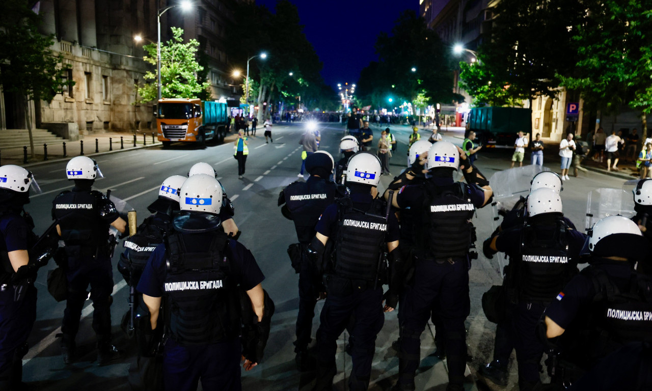 ODREĐENO ZADRŽAVANJE ZA JOŠ TROJE BLOKADERA ZBOG NAPADA NA POLICIJU! Oglasilo se Prvo OJT o incidentima u Beogradu