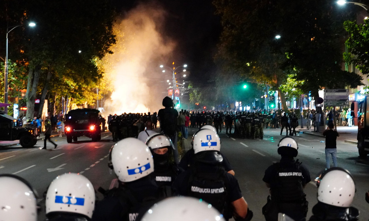 ONI SU UHAPŠENI NA PROTESTU U BEOGRADU Pravili haos, žestoko napadali policiju... Tužilaštvo otkrilo spisak imena