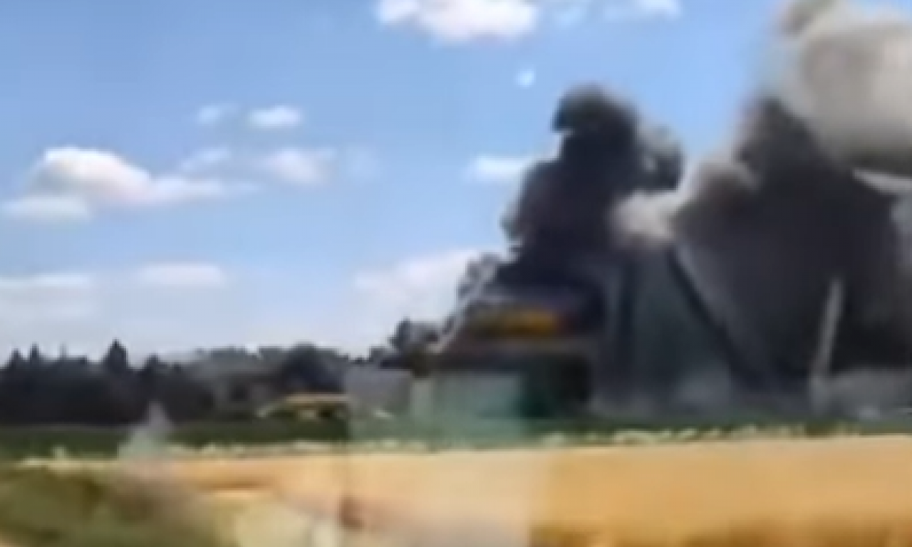 VATRENA STIHIJA GUTA FABRIKU! Stravičan požar na ulazu u Bojnik (VIDEO)