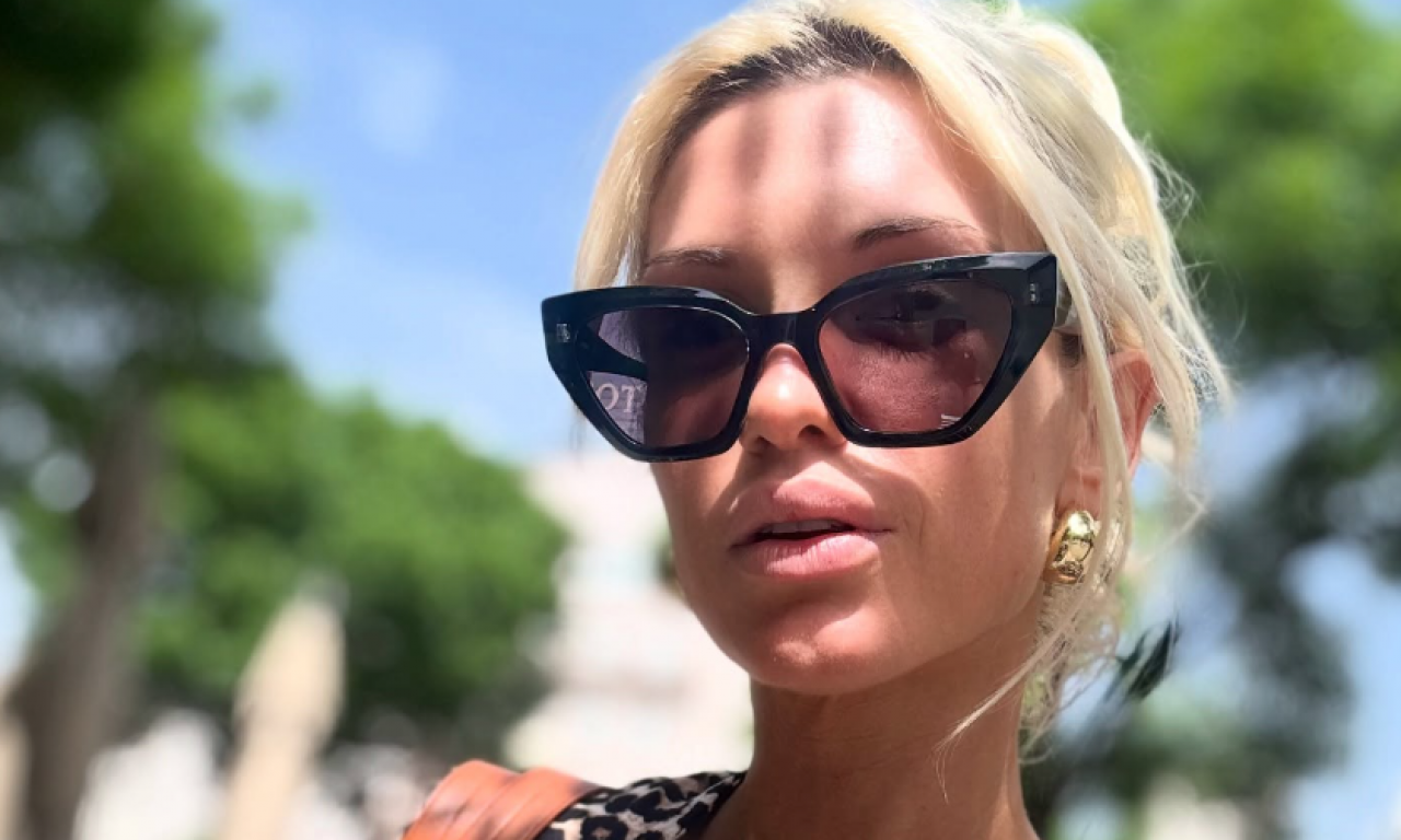 OBJAVILA DA SE RAZVODI POČETKOM GODINE Anja Mit pokazala trudnički stomak, čestitke se samo nižu (FOTO)