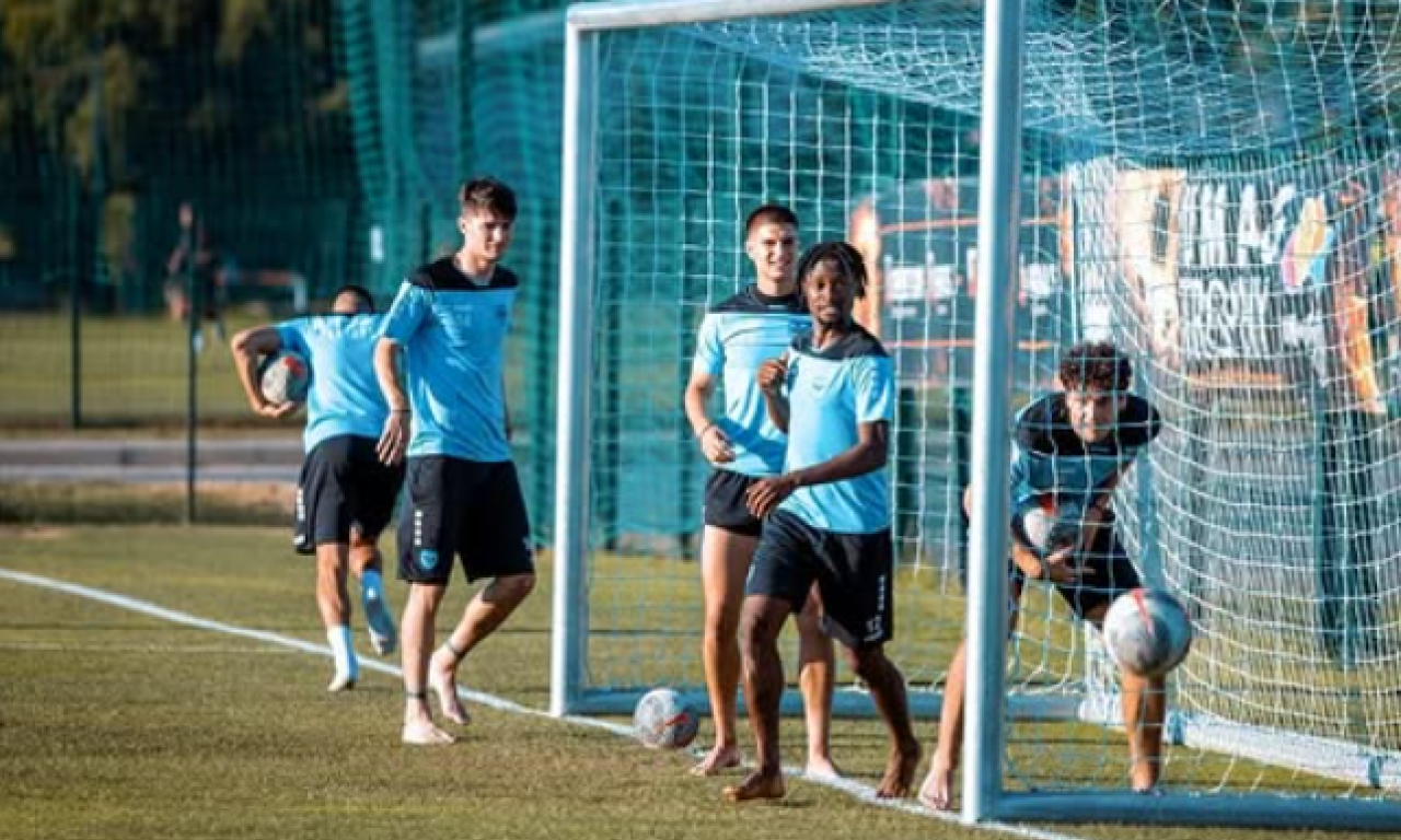 IGRAČI ŽELEZNIČARA IZ PANČEVA BOSI NA PRIPREMAMA Trener imao poseban zahtev – da li znate šta je "grounding"? (FOTO)