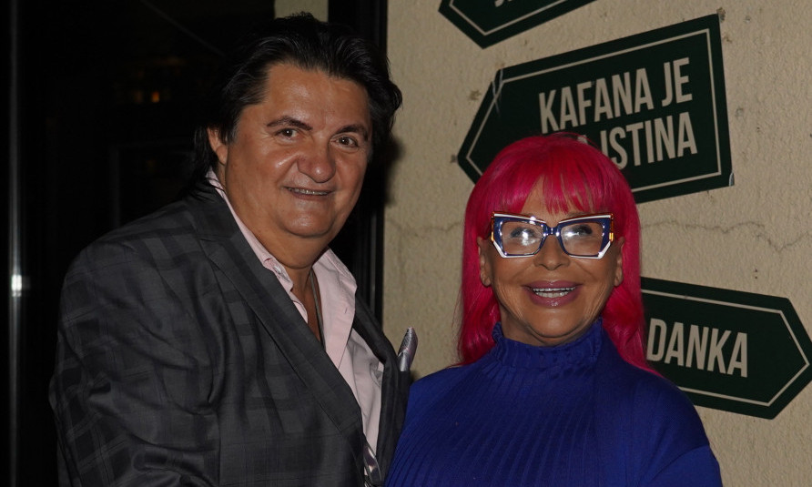 OVAJ MUZIČAR ZABAVLJA GOSTE NA SVADBI ZORICE I KEMIŠA Poznat je kao "magnet za bakšiš", spremna i pesma za prvi ples