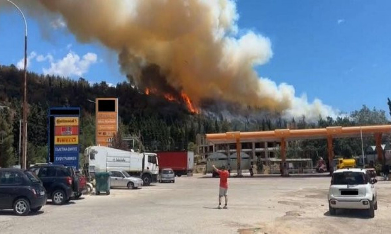 SVIM TURISTIMA U GRČKOJ STIGLO UPOZORENJE: Bukti požar na omiljenoj plaži među Srbima, ovo su prvi snimci (VIDEO)