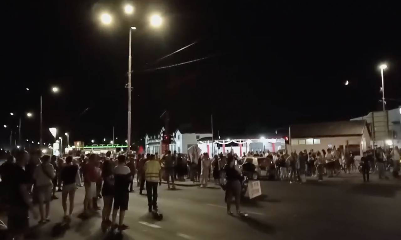 KO JE VEČERAS NA METI BLOKDERA? Evo gde su sve protesti po Srbiji