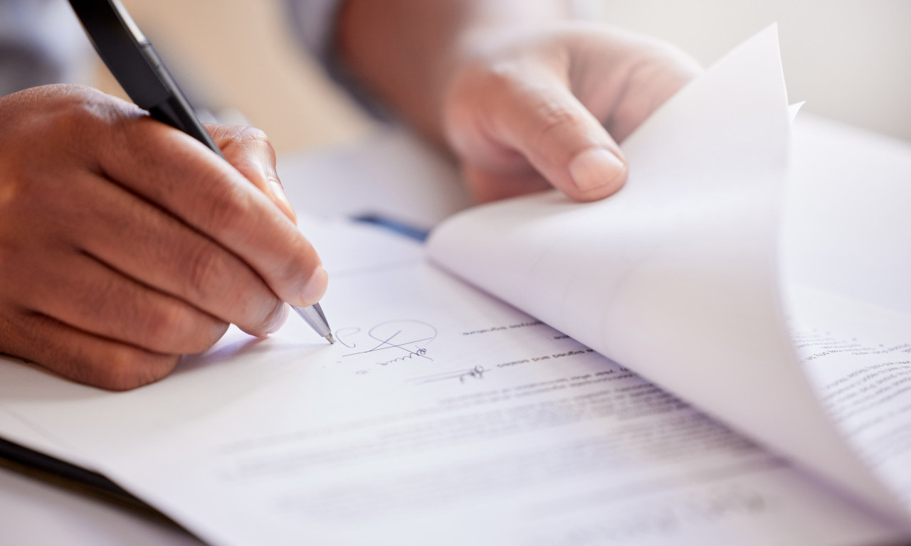 NOTARI BLOKIRANI! Sistem u kolapsu, građani Srbije ne mogu da overe nijedan dokument!