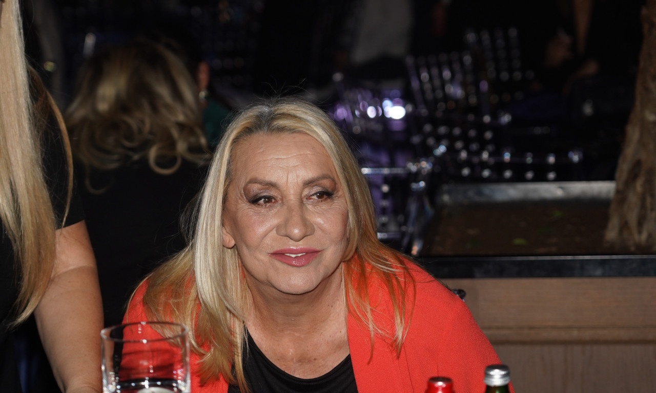 VESNA ZMIJANAC KUPILA TRI STANA NA BEŽANIJI: Pevačica u Beogradu poseduje čak 7 nekretnina i velelepnu kuću na Bukulji!