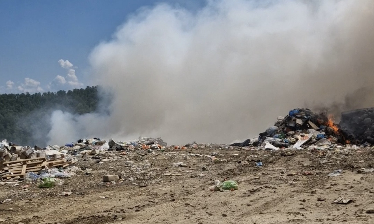 VELIKI POŽAR U KRAGUJEVCU Vatra guta sve pred sobom, evo šta se zapalilo (VIDEO/FOTO)