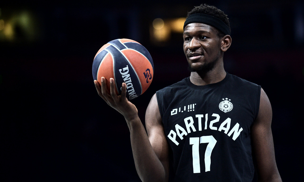 BROJ 17 OSTAJE U PARTIZANU! Ostoja Mijailović potvrdio sjajne vesti za crno-bele (FOTO)