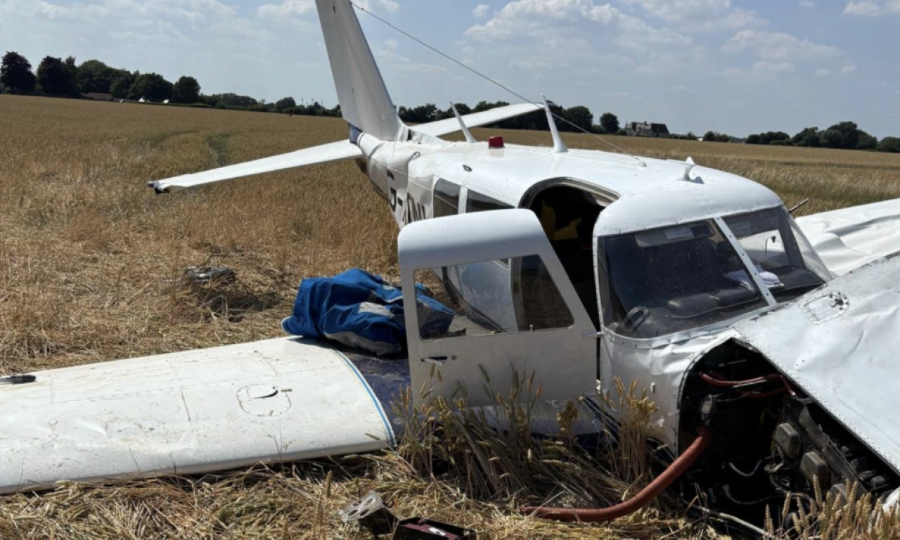 IMA POVREĐENIH! Pao avion u Engleskoj - hitne službe na licu mesta (FOTO)