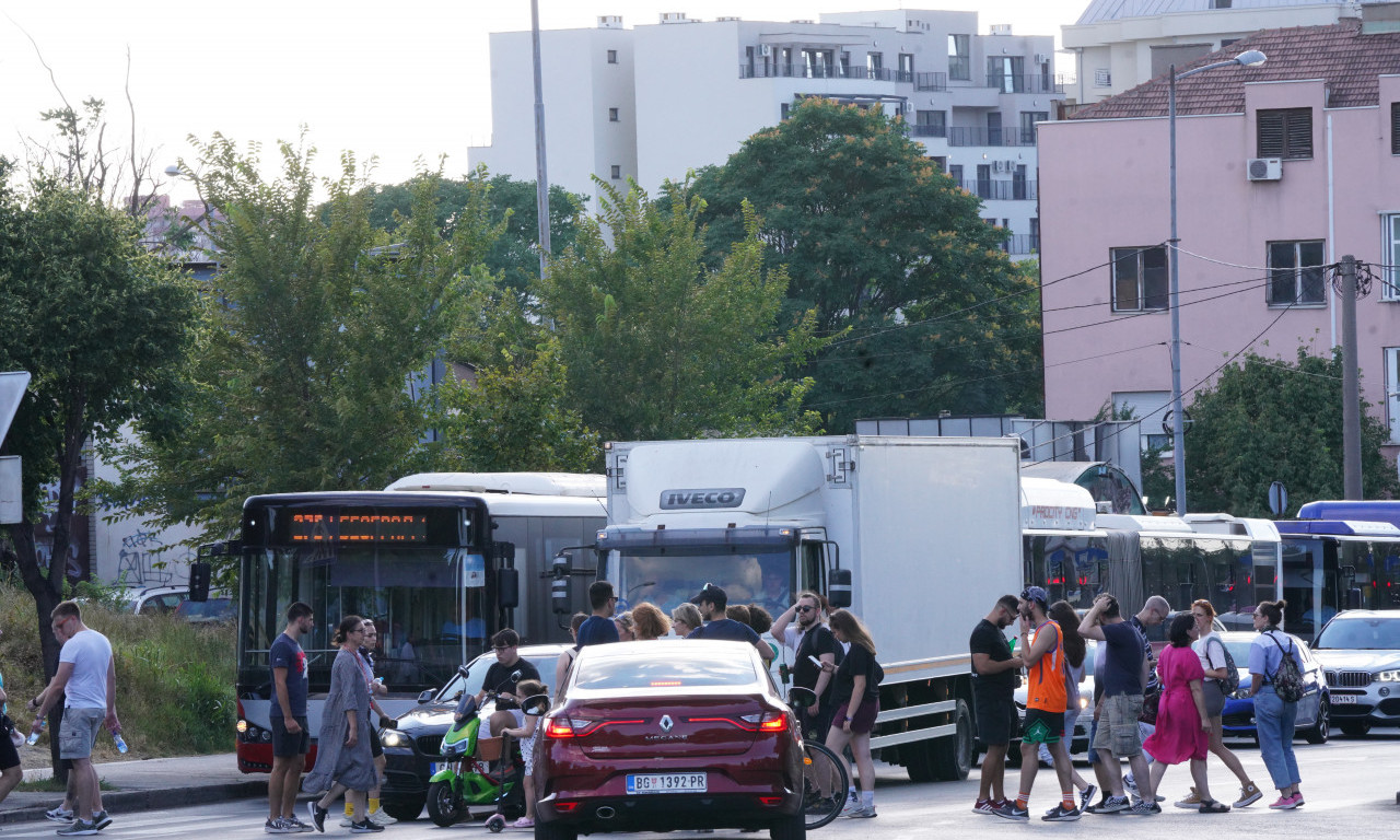 BEOGRAĐANI, OVUDA NE MOŽETE! Ponovo su blokirane ulice, evo gde je haos! (VIDEO)