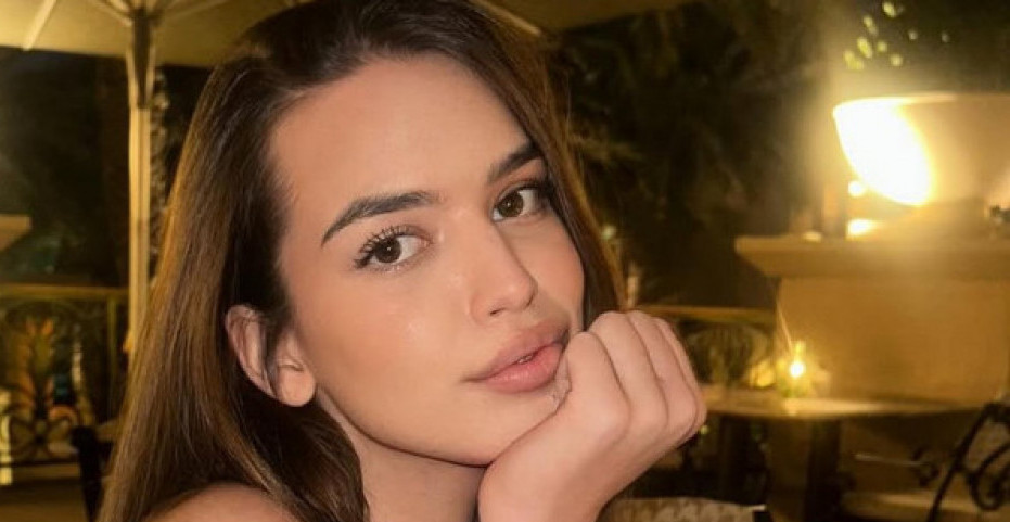 ĆERKA NATAŠE BEKVALAC POKAZALA TELO U USKIM HELANKAMA Hana blista posle mature! (FOTO)