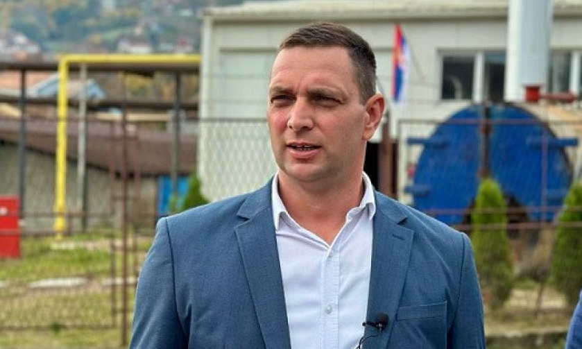 NAPADNUTI PREDSEDNIK OPŠTINE KOSJERIĆ I NJEGOV SIN 50 osoba nasrnulo na njih