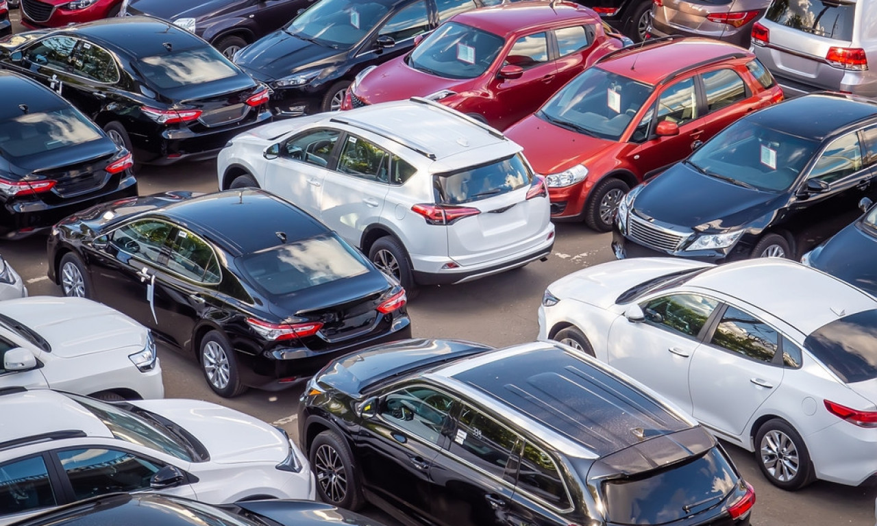 OVO SU TRENUTNO NAJTRAŽENIJI POLOVNI AUTOMOBILI U SRBIJI Jedan model je bukvalno nestao sa tržišta
