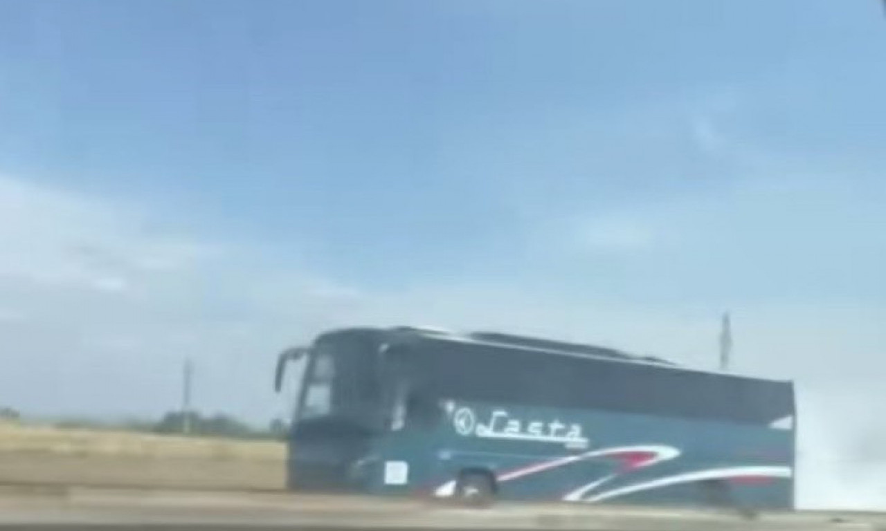 DIM KULJA IZ AUTOBUSA Nikom nije jasno šta se desilo, mogući zastoji na ovom delu auto-puta (VIDEO)