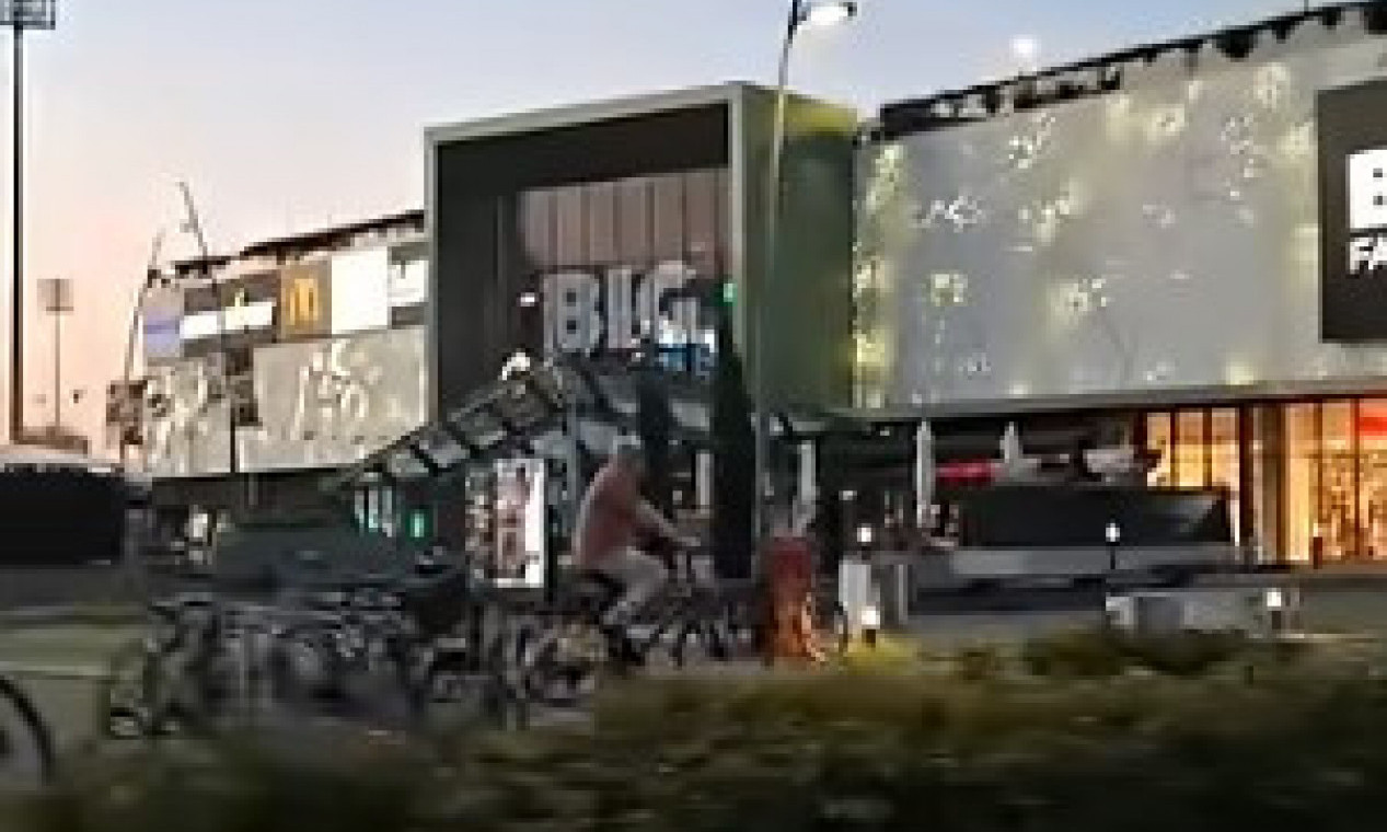 POŽAR U TRŽNOM CENTRU U NOVOM SADU Evo šta gori, posetioci izjurili napolje (FOTO)