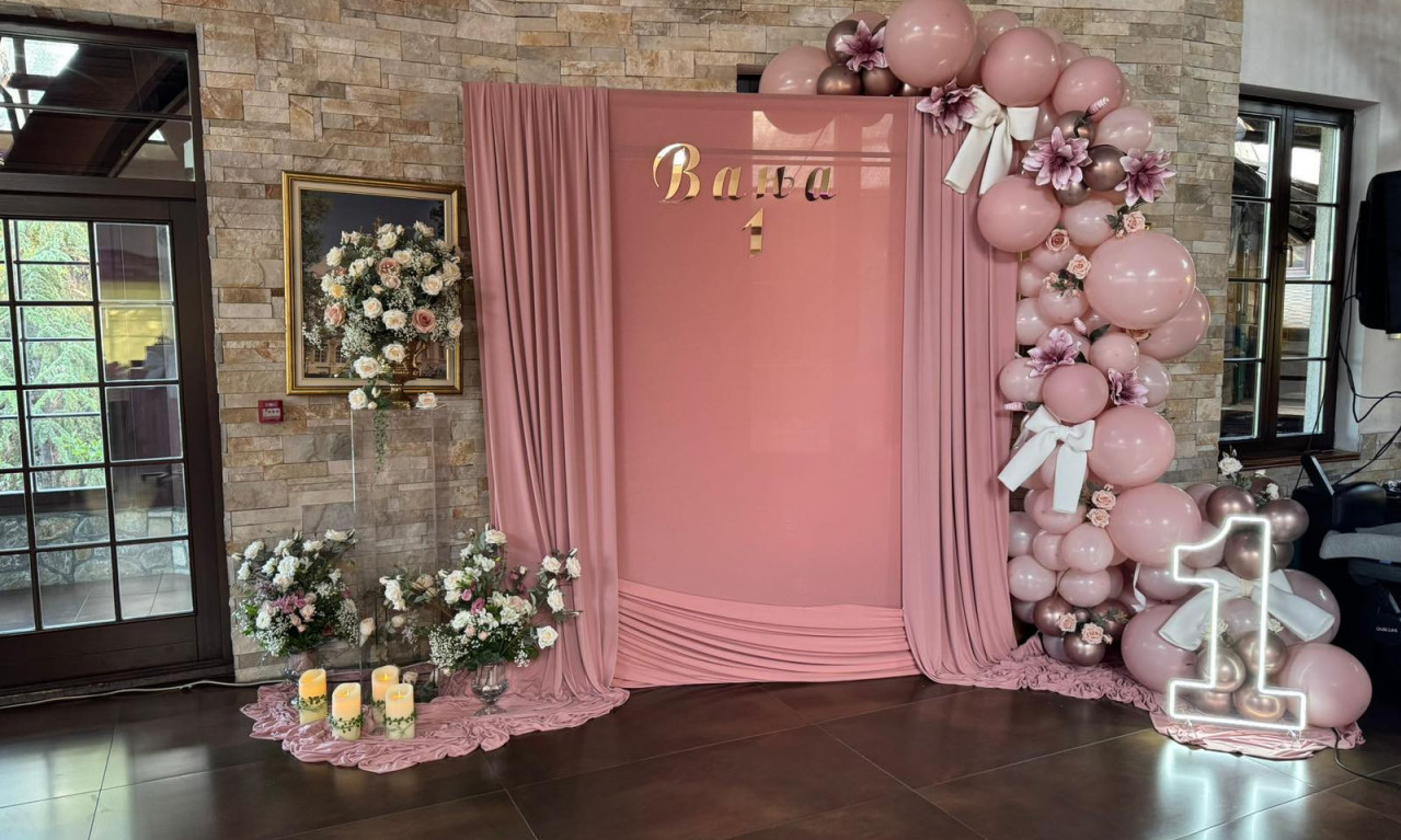 SAMO NAJBOLJE ZA MEZIMICU: Sanja Maletić sa suprugom priredila slavlje za pamćenje povodom prvog rođendana ćerke Vanje