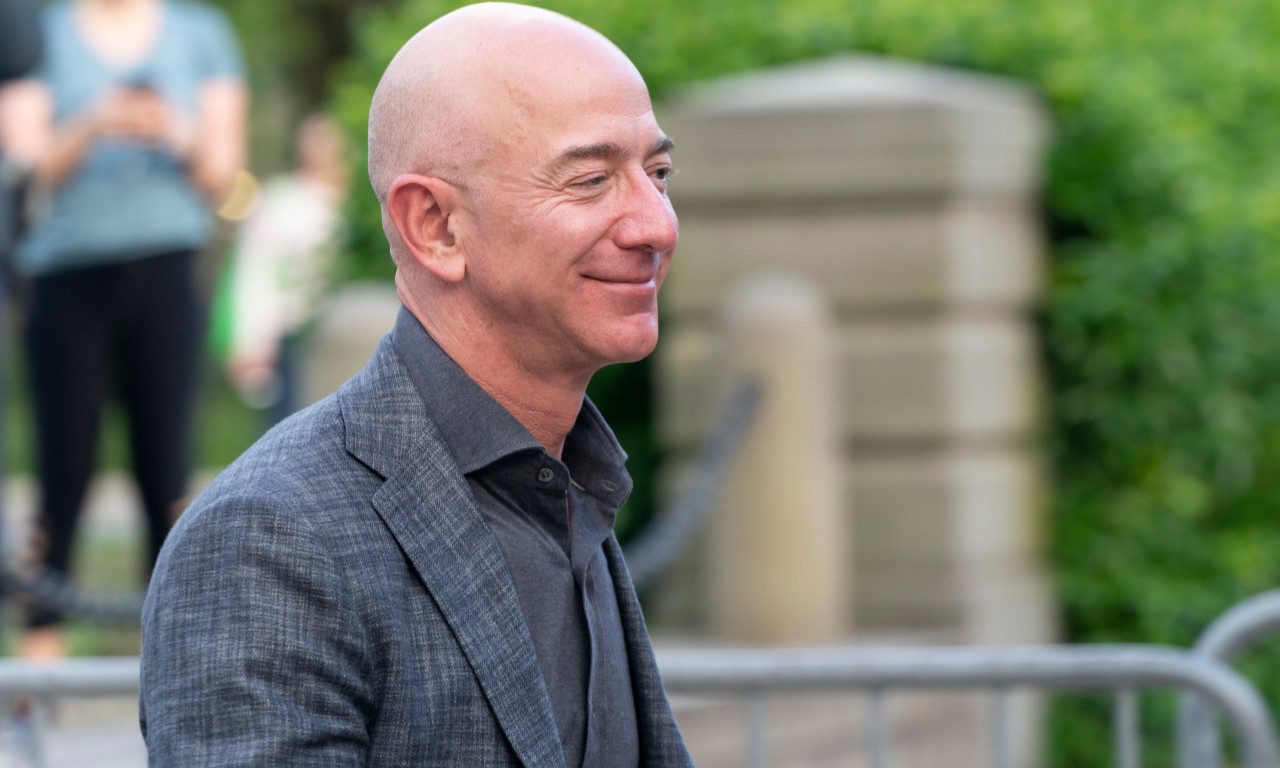 MILIJARDER KOJI MISLI NA DRUŠTVO I BESKUĆNIKE: Odlučio da pokloni 88 miliona evra!