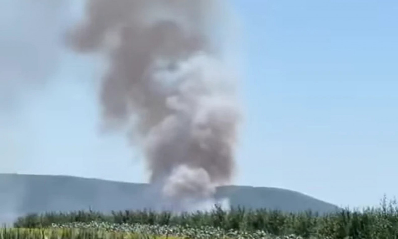 UŠLI SMO U CRVENO, GORI POLA SRBIJE! Evo gde su zabeleženi požari - vatrena stihija guta i njive i planine (VIDEO)