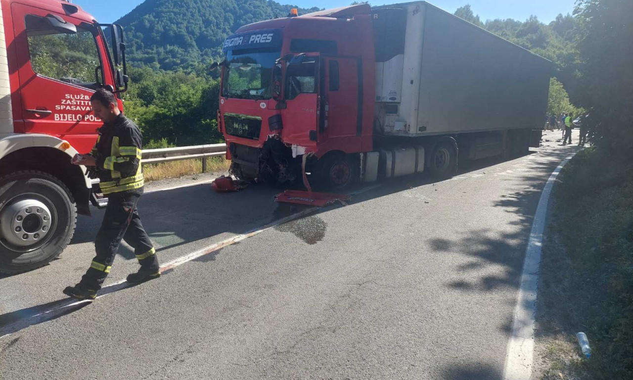 VATROGASCI SEKLI VOZILO DA IZVUKU VOZAČA Sudar šlepera i automobila, saobraćaj u kolapsu satima (FOTO)