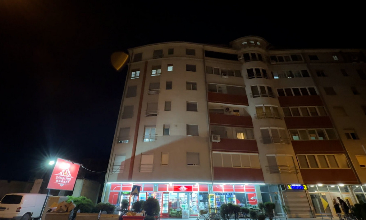 MALIŠAN IZ NOVOG PAZARA HITNO PREVEZEN ZA BEOGRAD Evo u kom je stanju dete koje je palo sa petog sprata