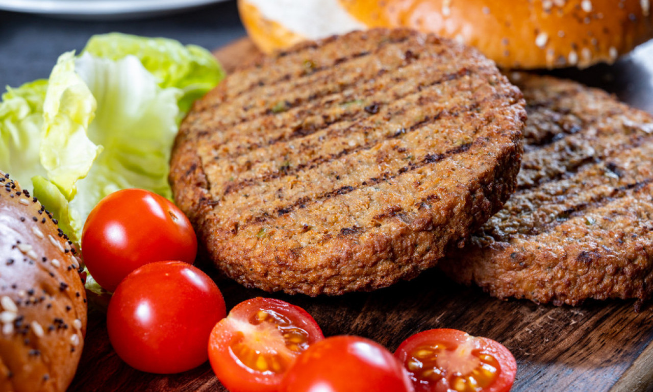 POSNI SOJA BURGERI KAO IZ RESTORANA: Ukusni, jeftini i spremni za 20 minuta!