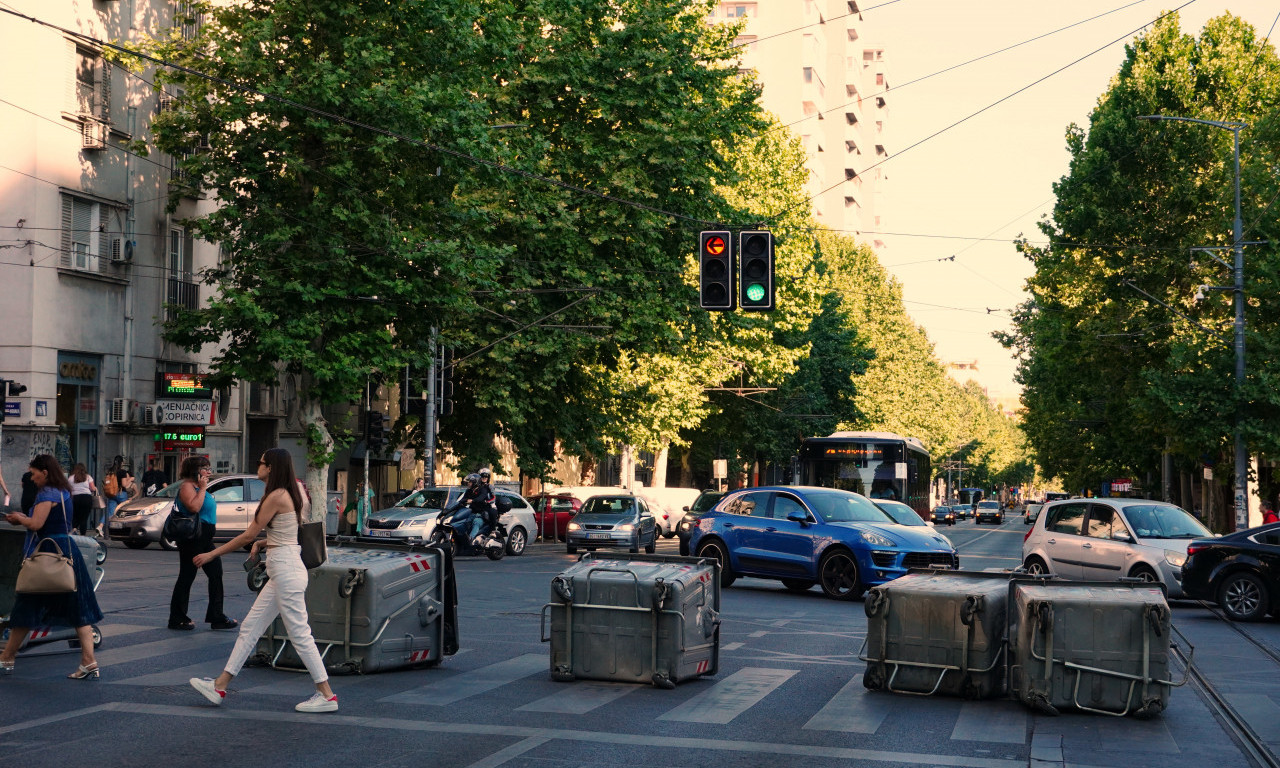 EVO ŠTA SE DEŠAVA SA GRADSKIM PREVOZOM U BEOGRADU OVOG JUTRA Blokaderi opet ne daju ljudima da idu na posao