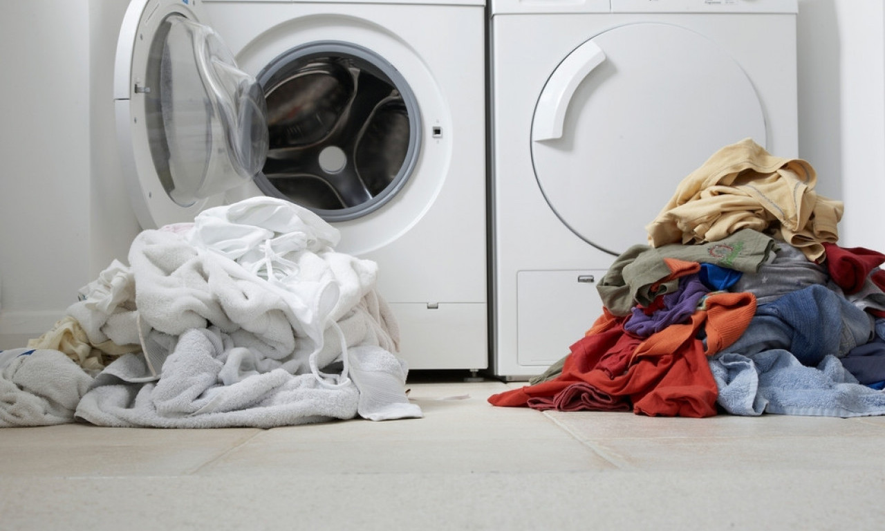 NOVOROĐENČE PREMINULO U MAŠINI ZA PRANJE VEŠA Uhapšena majka koja je krila trudnoću, otac izvukao mrtvu bebu!